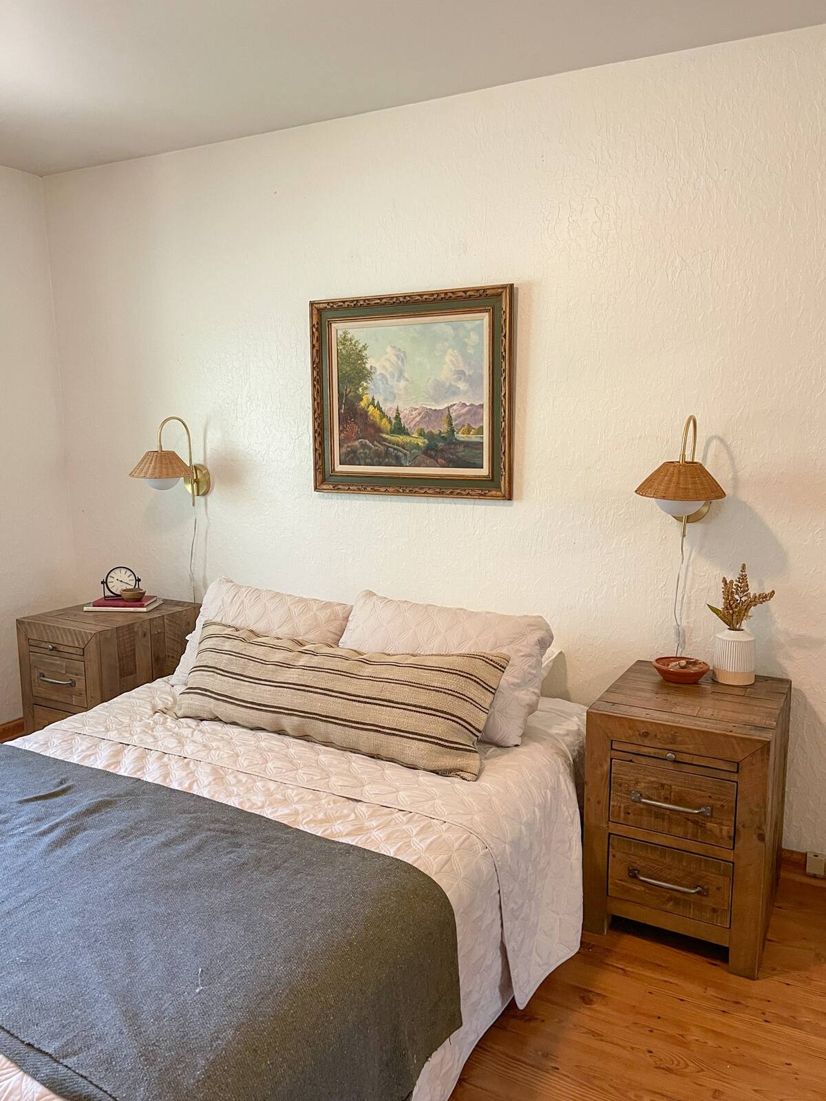 Bedroom 1 with queen bed on main floor at Cloud Break